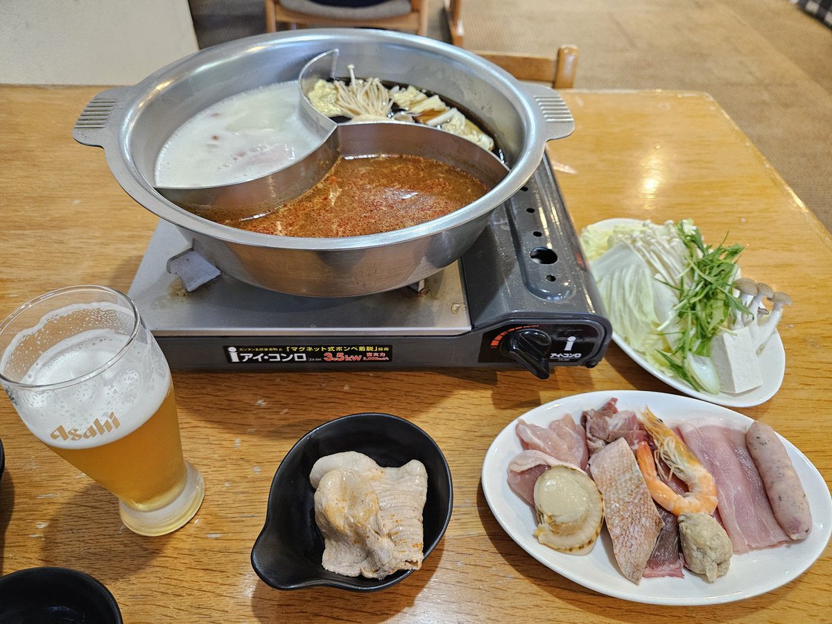 takebou68k's tweet photo. 今日は湯元銀泉閣にて、火鍋の夕飯にスーパードライできゅーっと一杯。 https://t.co/cTPoMATrDc
