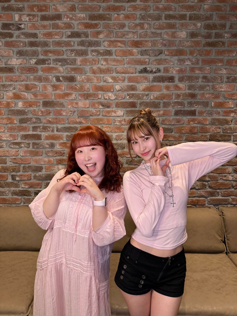 be_ray_official's tweet photo. ✮⋆ˏˋ with らんらんさん 📸✨ ˎˊ⋆✮

「LET YOU GO」でコラボしていただきました🎤

おそろいPink���✨
ありがとうございました♡

Instagram &amp; TikTok
ぜひチェックしてください！

#LETYOUGO #LYG
#美麗 #Bi_ray #Emi https://t.co/AhfV4Cnxkn