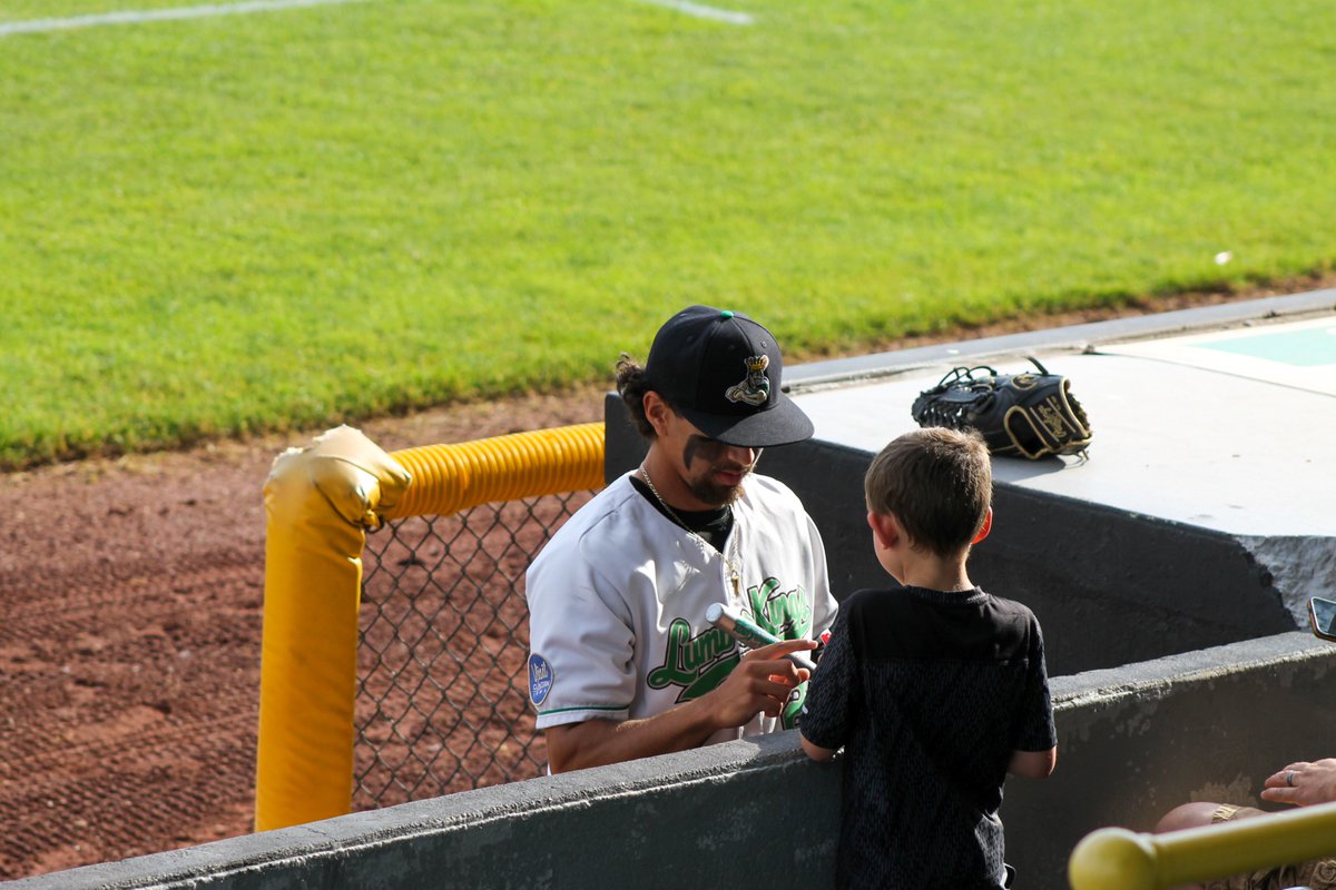 LumberKings's tweet photo. That was fun, let's do it again!

#CrownedInClinton #BaseballIsBetter https://t.co/plfSWiedY1
