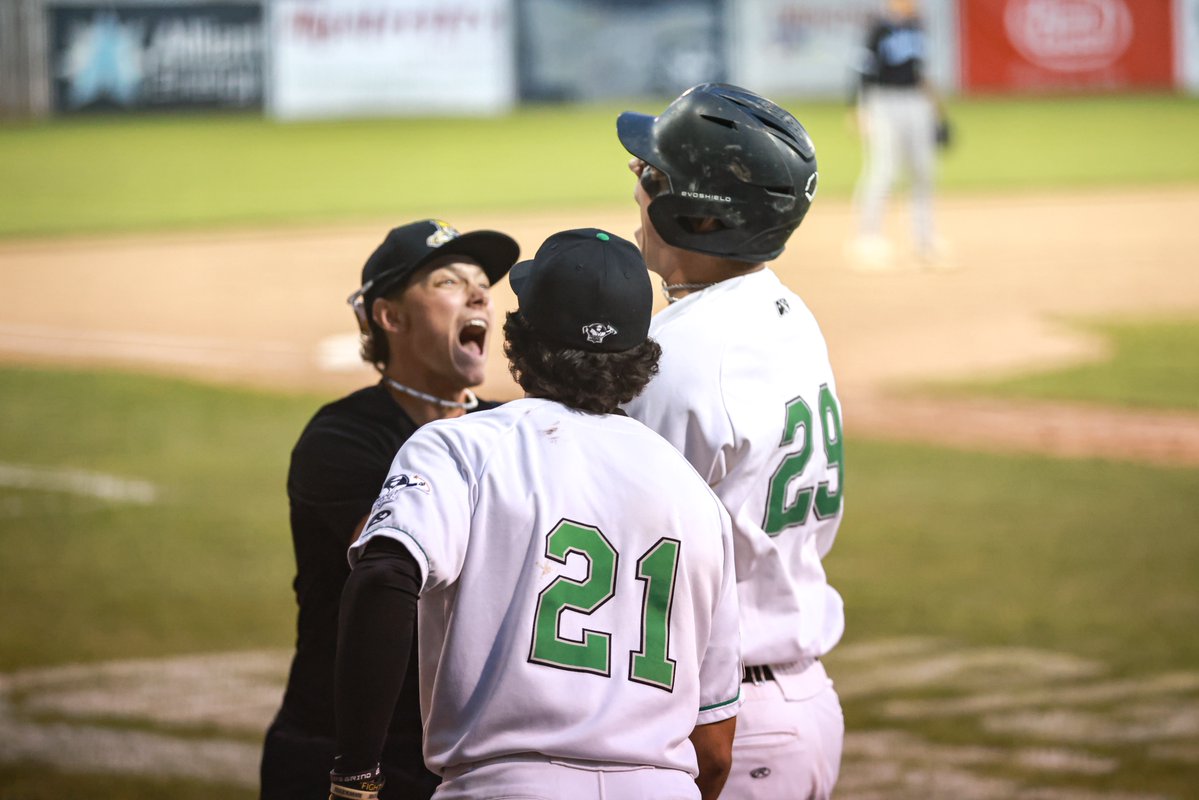 LumberKings's tweet photo. That was fun, let's do it again!

#CrownedInClinton #BaseballIsBetter https://t.co/plfSWiedY1