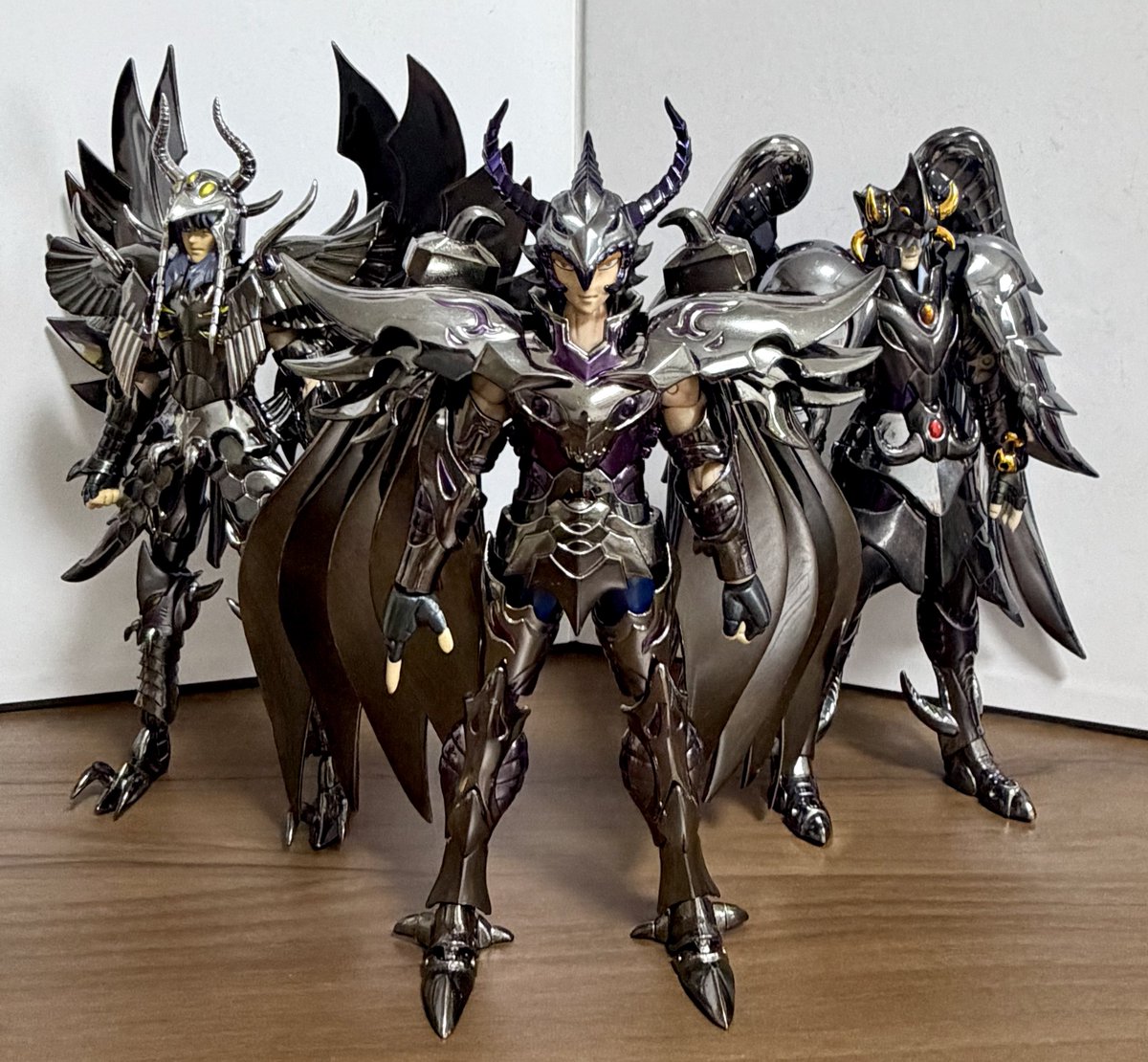 chika_zat's tweet photo. 冥界三巨頭の旧マイス揃った！やばかっこよ！！
ガンメタ冥衣、渋くて良すぎ……… https://t.co/RRNvuacW2i