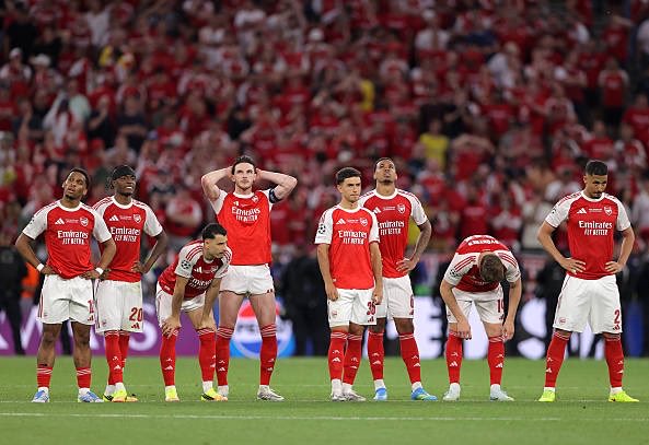 ayubu_madenge's tweet photo. Tulipoteza fainali ya Champions league 2006, jana tumepoteza mara nyingine. Huenda tutakuja kupoteza tena lakini kwa kuwa hii timu bado ipo basi tambua kuwa huwa hatukati tamaa kirahisi. Hii ndiyo spirit ya Arsenal. IT’S NOT DONE, tutarudi tena soon na tutakuwa Mabingwa wa Ulaya. https://t.co/rWHCtqzYzb