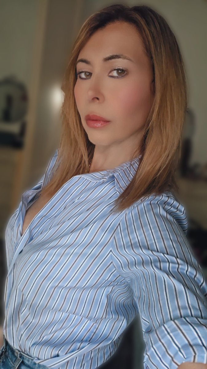 Miss Vivy 🐝 tweet media