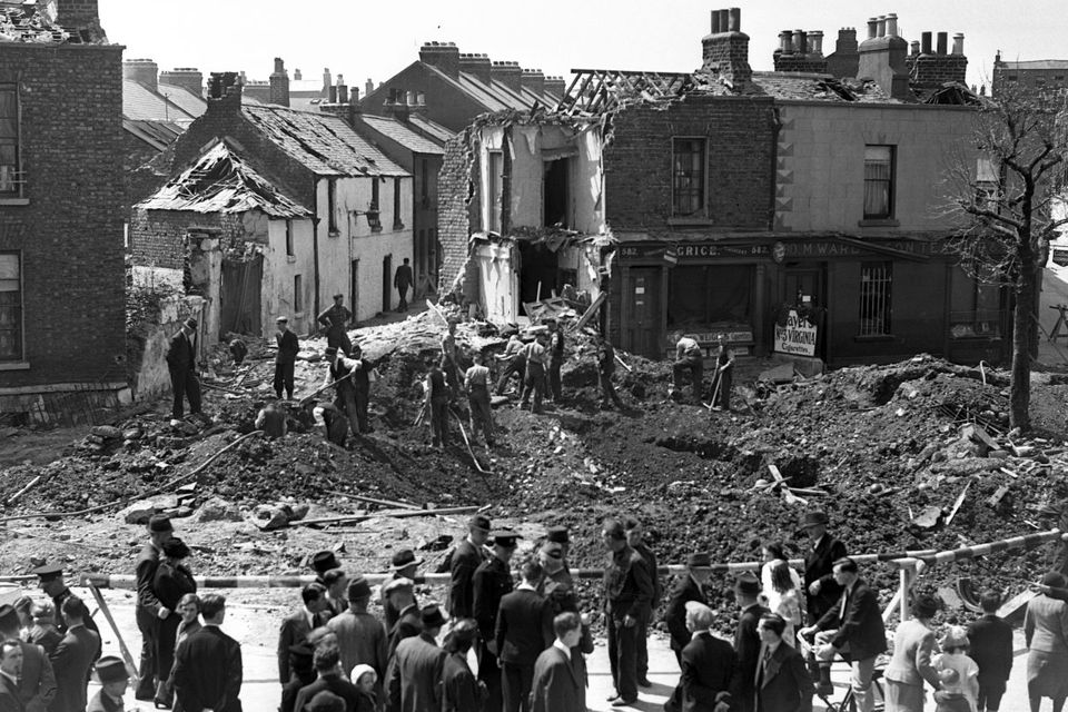 lorraineelizab6's tweet photo. #Otd 1941: The German Luftwaffe bombed #Dublin with 4 bombs. The North Strand was worst hit. 28 died, 90 injured and 300 houses destroyed. Áras an Uachtaráin also damaged. Nazi Germany had been bombing Ireland since January 1941. 📷 @NLIreland 📷North Strand Memorial. ©Malone0 https://t.co/3L1b3u5ZAU