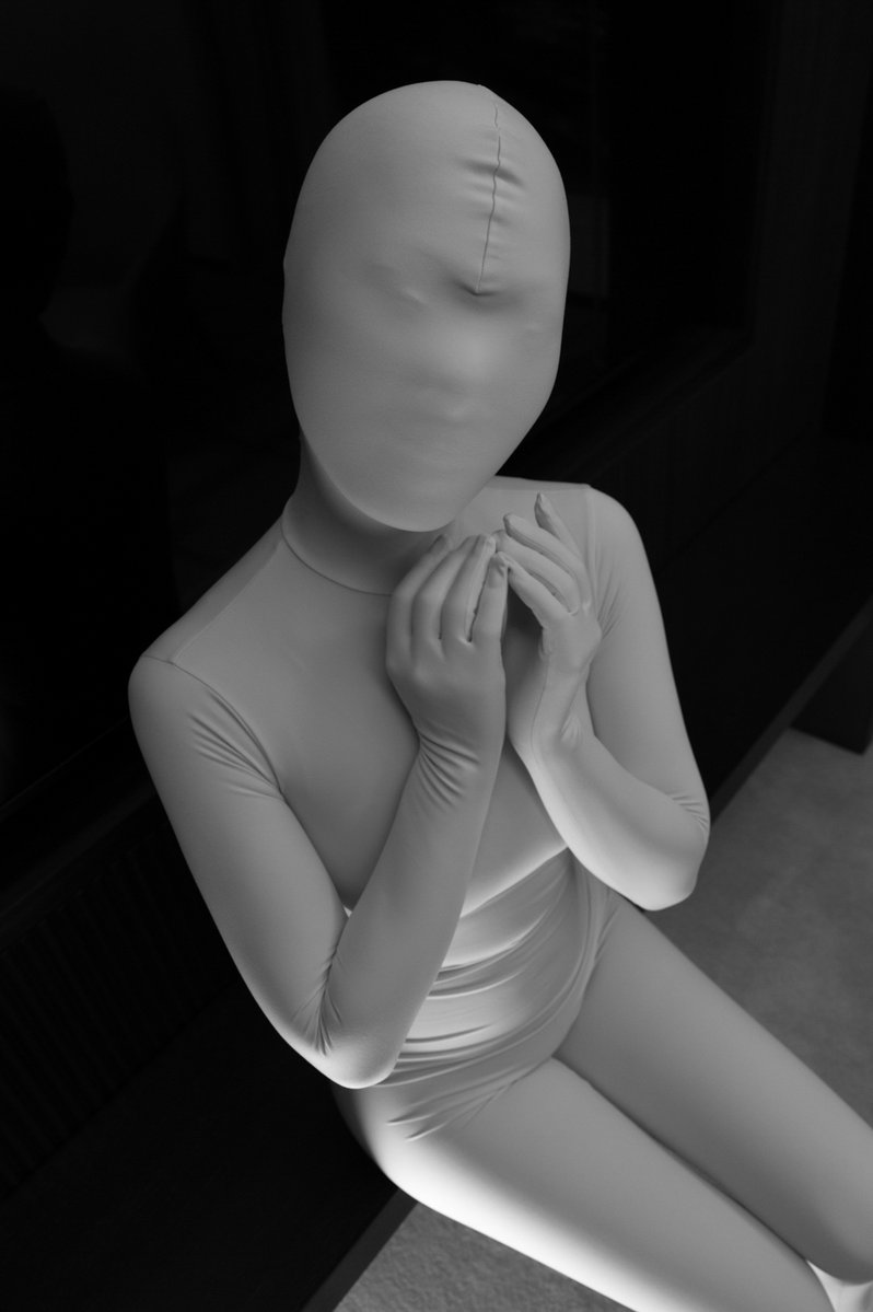 商品名：251027422 [Yumi] 画像数±100 価格2,500円 ココから暫く肌色