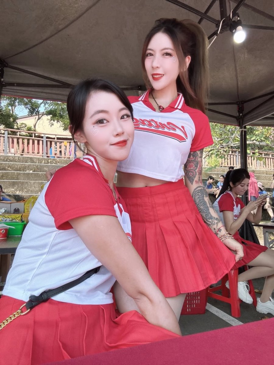 HaagrMerl's tweet photo. 永遠18歲 默契好到爆🤪
歡迎預約姐妹一起工作❤️
選閨蜜還是選我
評論告訴我~
#女司機 #閨蜜 #啦啦隊 https://t.co/ioSDcYpg84