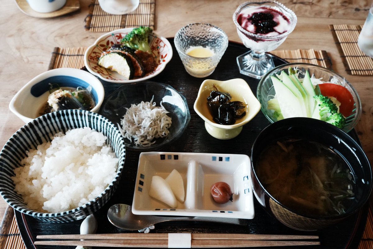 some5low's tweet photo. 朝食べて浜散歩して貝ラーメン食って寺を詣でたのでkります。 https://t.co/HjNgdZSOKM