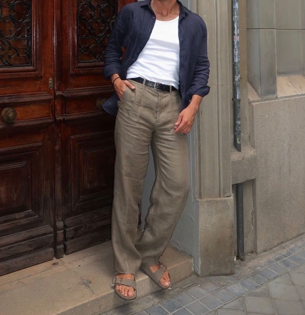 alecttrona's tweet photo. You won’t ever see any Birkenstock hate here. I think they’re the perfect men’s “slide”. None of the others compare. Maybe it’s because I’m Australian &amp; they’re social acceptable here. Birks &amp; linen for summer https://t.co/rcjLiQkRd1