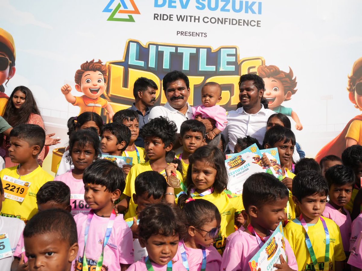 CTR_Nirmalkumar's tweet photo. இன்று  மதுரை பசுமலை பகுதியில் மாரத்தான் ஓட்டப்பந்தயத்தை தொடங்கி வைத்து, பங்கேற்ற குழந்தைகளுக்கு பதக்கங்களும் பாராட்டு சான்றிதழ்களும் வழங்கப்பட்டது,

இந்நிகழ்வில் சுமார் 1500க்கும் மேற்பட்ட குழந்தைகள் பங்கேற்றனர். https://t.co/iUxZeN6bZC