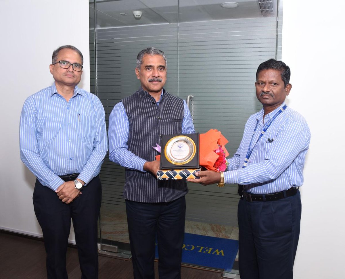 goashipyardltd's tweet photo. RAdm Nelson A J D'Souza, NM, IN (Retd), Director (Operations) in the presence of Shri Nagesh D Pai, Director (CPP&BD) and senior management, honoured the retiring officers with heartfelt appreciation for their unwavering dedication and invaluable contributions to #GSL. We extend our best wishes for a joyful, healthy and fulfilling retirement.