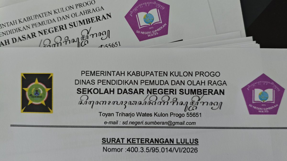 ginWD's tweet photo. gawe rapot dewe
olah biji ijasah dewe
tanda tangani dewe
cap i dewe
😂 https://t.co/ouWMKaJLh8
