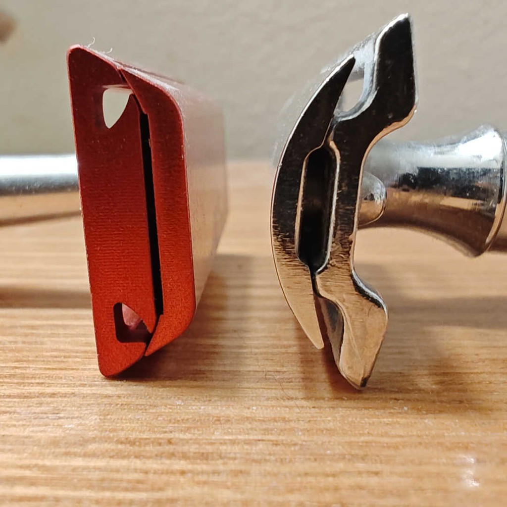 Sharpologist's tweet photo. Thinking both mild razors shave the same? Think again. Dive into the subtle genius behind Merkur’s time-honored design versus Henson’s innovative precision.

Read more 👉 https://t.co/8O0ERBvpZl

#wetshaving #shaving #shave https://t.co/E0uKLO7gI0