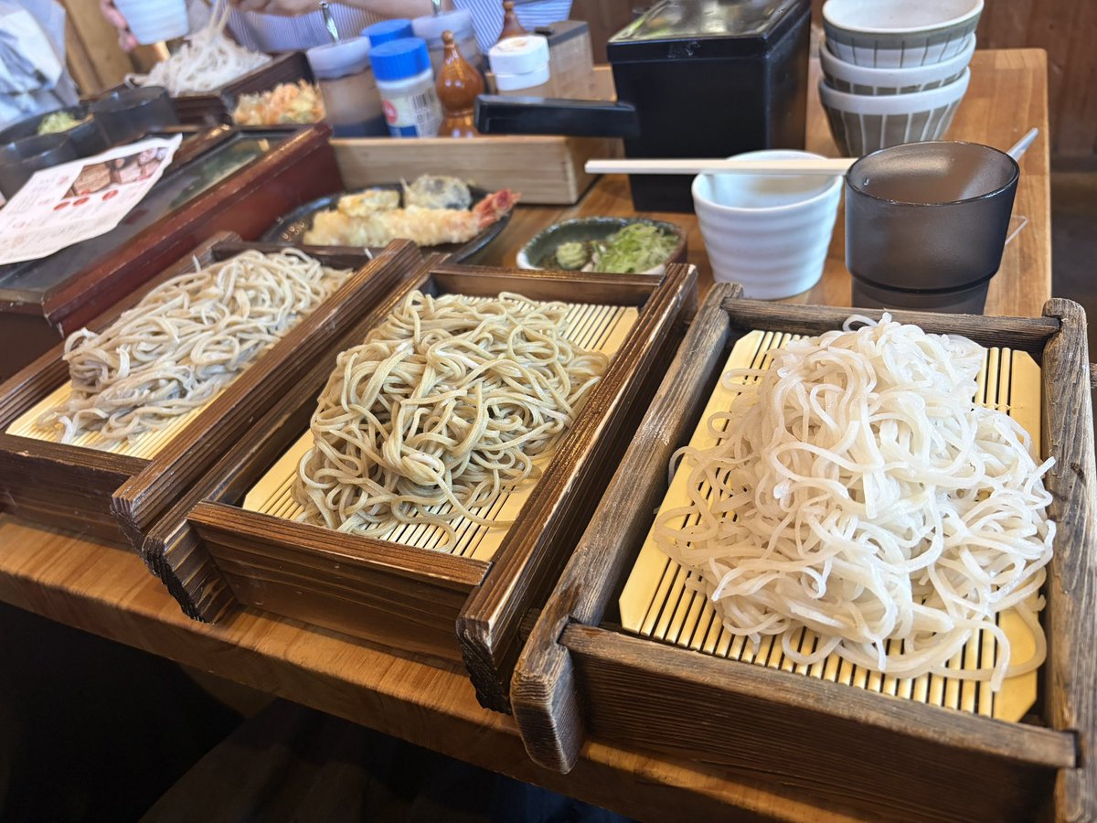 oz04ab01's tweet photo. これは昨日食べ比べた蕎麦3種
挽きぐるみ、韃靼、更科 https://t.co/KkpxY6rCOx