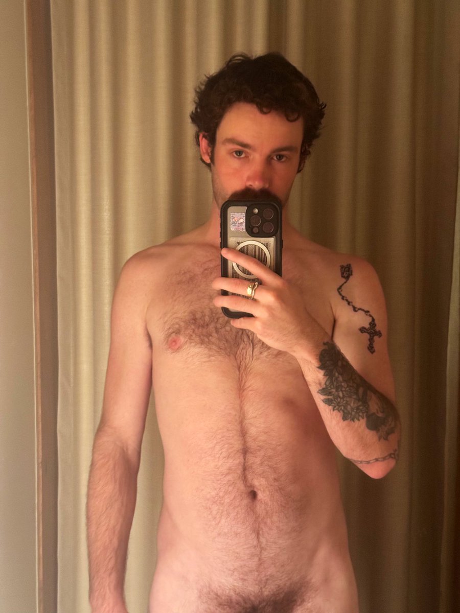 MaxGordon99's tweet photo. I can’t wait to queen out in Europe https://t.co/DWZokbTHxZ