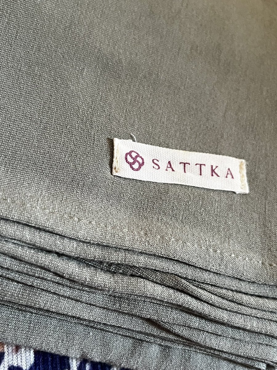 evelyora's tweet photo. wts preloved pashmina rayon airflow
- sattka (soft sage)
- jasmine (deep coffee)

masing2 baru sekali pemakaian. dijual krn mau ngurangin isi lemari udh kebanyakan pashmina😮‍💨
45k / each bisa via 🍊 https://t.co/He3qY1WO6K