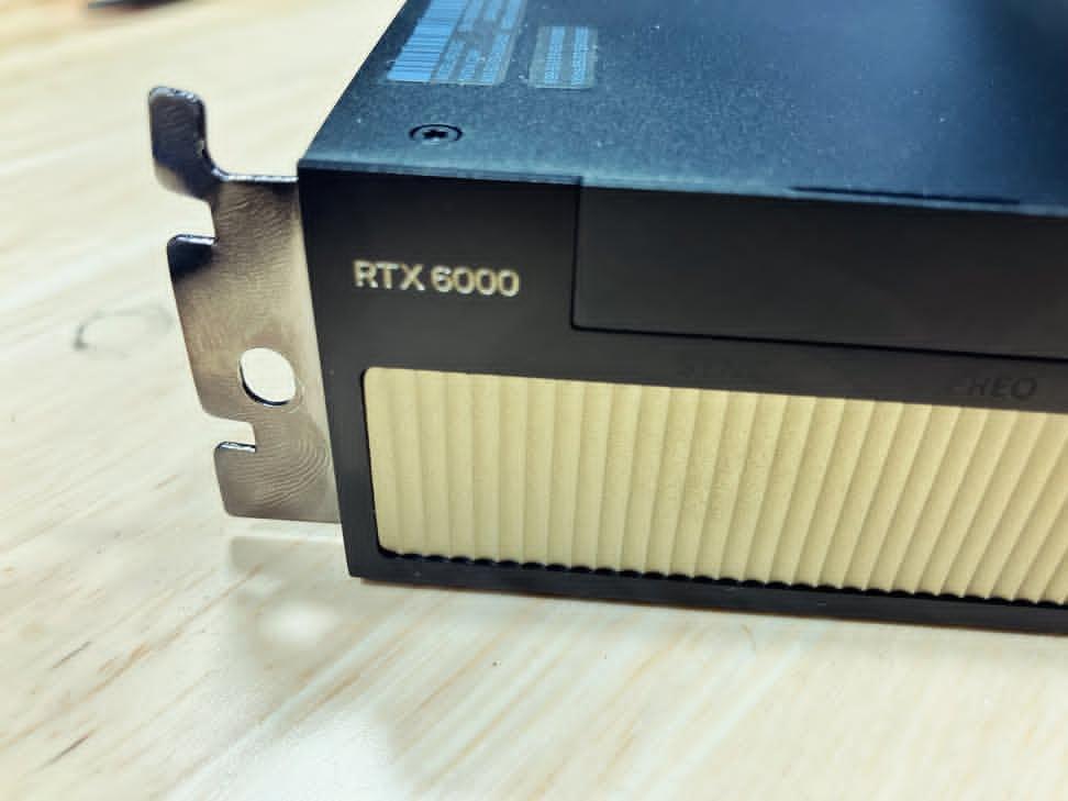 TechFabrizoo's tweet photo. High end AI workstation build finally delivered to client
AMD RYZEN Threadripper PRO 9965WX 
 RAM 256GB 
NVIDIA RTX6000 Pro 96GB DDR7 
STORAGE:16 TB
 PSU:1600W.  
Corsair 9000D case 
BUDGET: Kes 902,545 https://t.co/v0mryzhZKZ