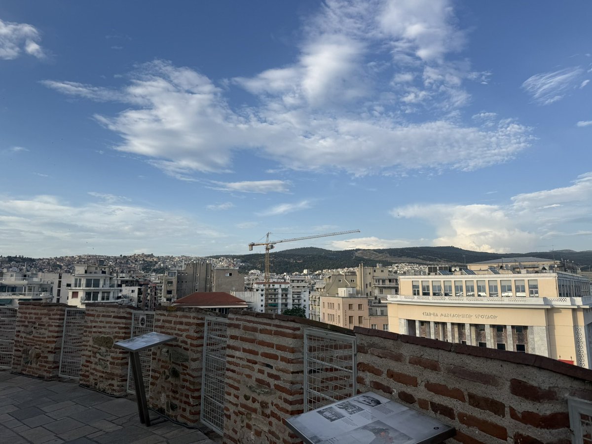 ruyic818's tweet photo. A few days at RECOMB - interesting research, learned a ton, and ran into an old friend I hadn't seen in 3 years. Conferencing by the sea in Thessaloniki is truly beautiful. https://t.co/9mU2nq1RFg