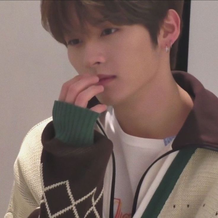 온리 tweet media