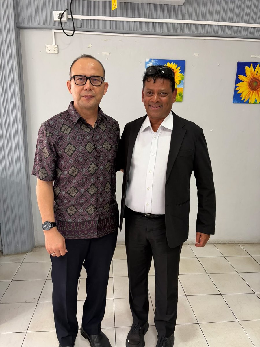 MYHCSuva's tweet photo. H.E. Nor’ Azam Mohd Idrus met Mr. Aaron Kamarajan on 19 May 2026 to discuss opportunities in the digital economy, healthcare and regional partnerships involving Malaysia, Fiji and the Pacific. 🇲🇾🇫🇯 #MalaysiaFiji #DigitalEconomy https://t.co/PRNvxPoH9b