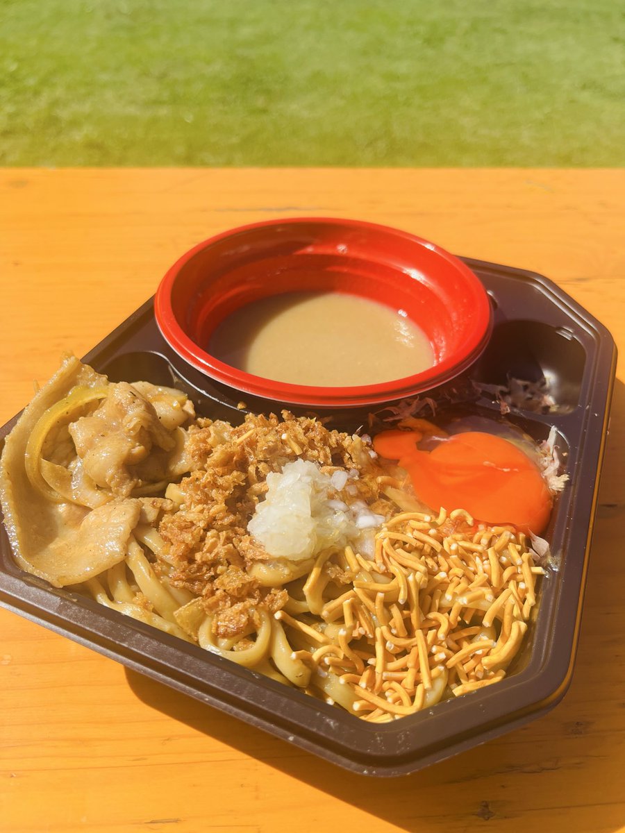 chipi_revive's tweet photo. #出稼ぎラーメンマン　28杯目

🍜八街激うまラーメン祭り🍜
🍜ハイマウント×越智
🍜はい！おち！肉玉まぜそば！
TP特濃コッコマン極🍜

天気のいい日に外でラーメンを食べてさけを飲む！

最高だよ！(*´ω`*)

#八街激うまラーメン祭 https://t.co/iT4q8h2nen