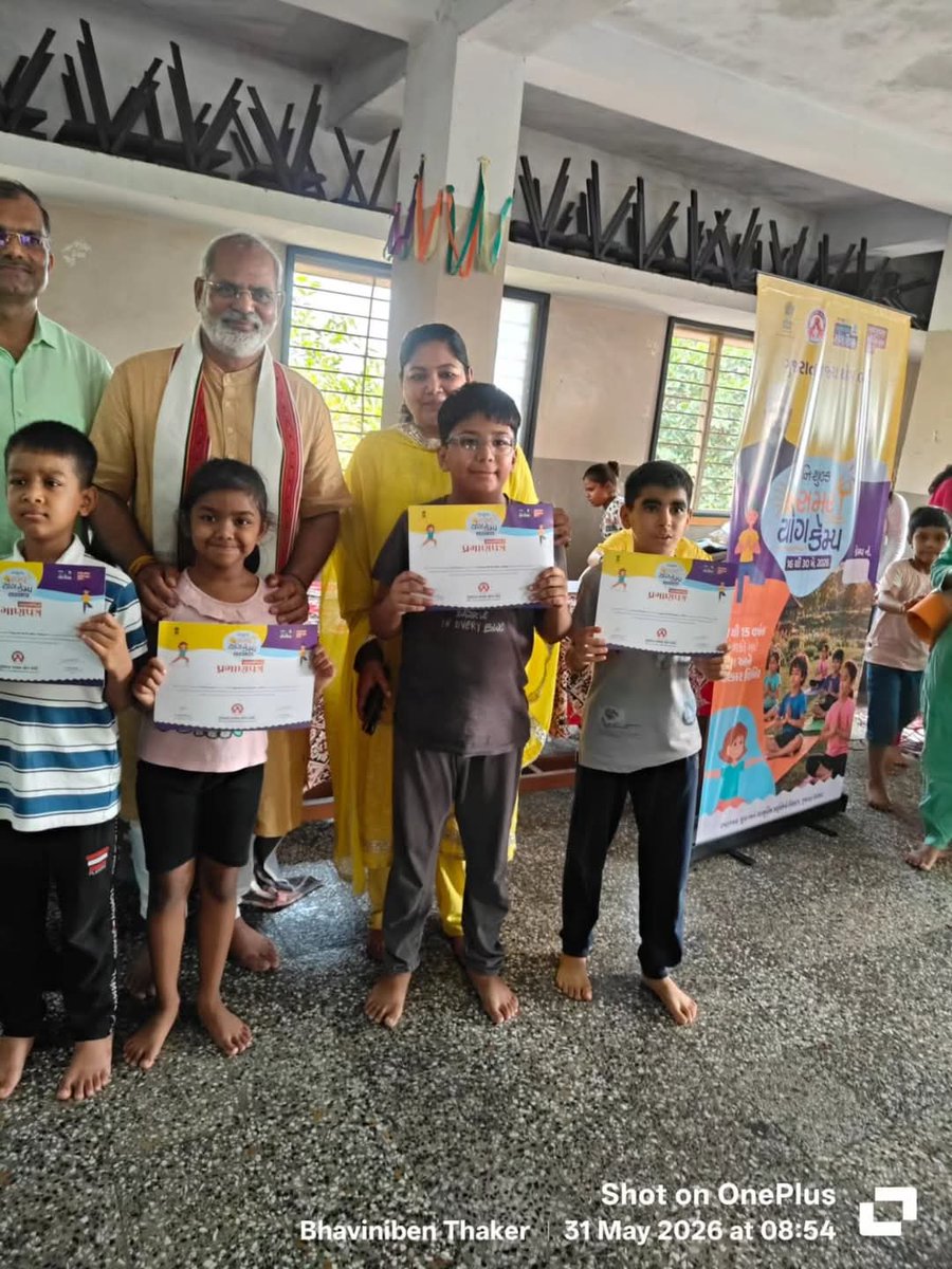 iprakashmodibjp's tweet photo. યોગ એક્સપર્ટ શ્રીમતી ભાવિનીબેન ઠાકરના માર્ગદર્શન અને નેતૃત્વ હેઠળ યોજાયેલા આ શિબિરે બાળકોમાં યોગ પ્રત્યે જાગૃતિ, શારીરિક તંદુરસ્તી અને માનસિક એકાગ્રતાનો સુંદર સંદેશ પ્રસરાવ્યો.
#IPrakashModi #BharuchJillaBJPPresident #BJP #BJPGujarat https://t.co/IfZM0KPt2M