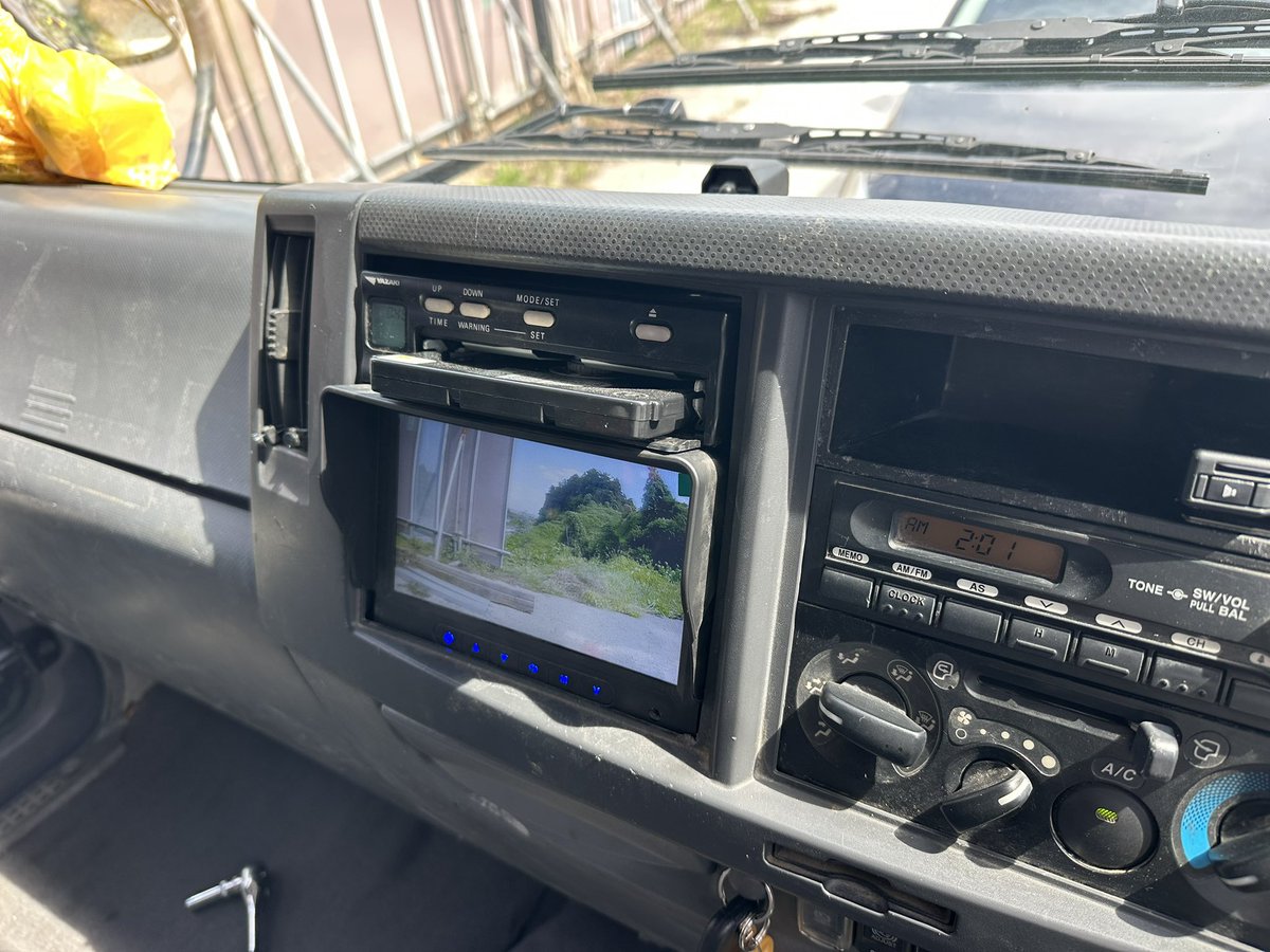 numa350's tweet photo. 給料の出ない休日出勤してる https://t.co/NSwDh3TzHp