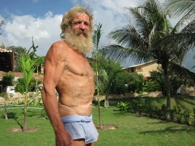 Rainmaker1973's tweet photo. Aleksander Doba solo-kayaked across the Atlantic (5,400 km, under his own power) three times, most recently in 2017 at 70. 

He died in 2021 on Kilimanjaro: after reaching the top, he asked for a 2-minute break before a photo, sat on a rock, and "just fell asleep." https://t.co/1KxI1VygMa