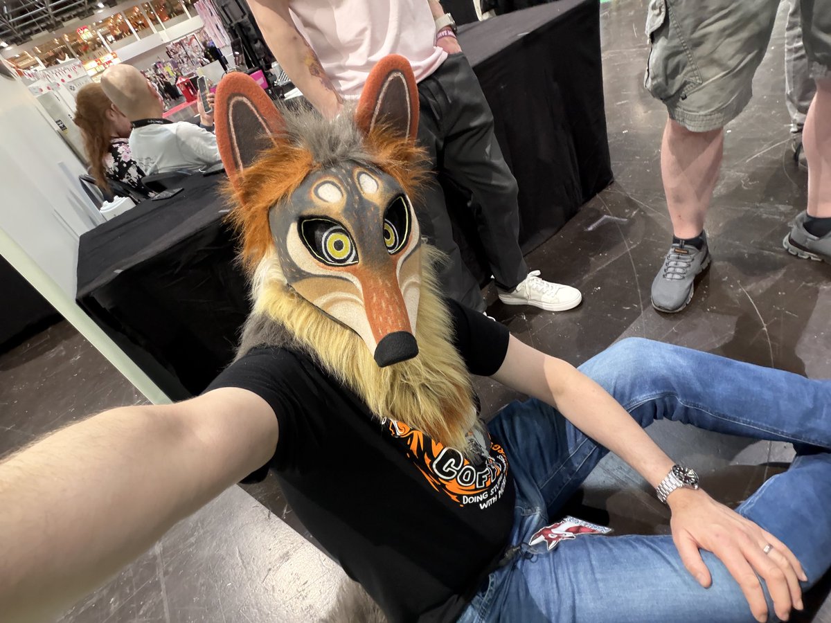 RichardNightfox's tweet photo. Was fun being a yote at #Dokomi yesterday. Good vibes and so many talented artists <3
The #Eurofurence booth was a lot of fun too. https://t.co/UaBkd0Pc8J