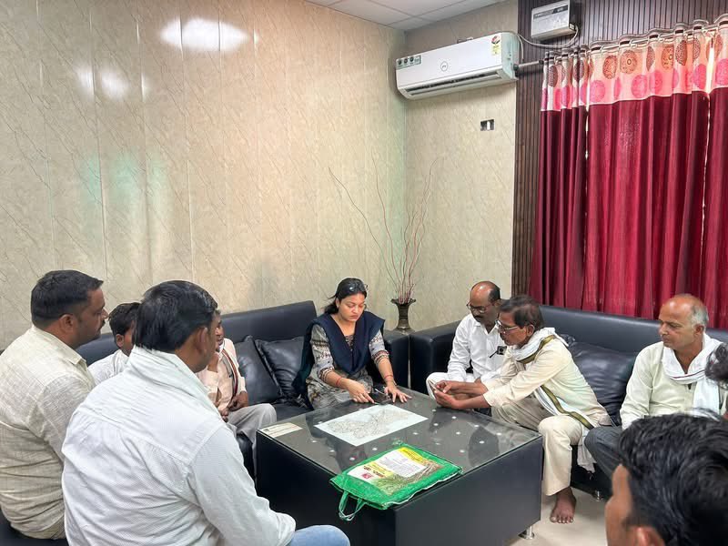 riyashakyabjpup's tweet photo. अपनी विधानसभा बिधूना क्षेत्र की देवतुल्य जनता के बीच रहकर उनका कुशलक्षेम जाना और उनकी समस्याओं को सुनकर त्वरित निस्तारण हेतु अधिकारियों को निर्देशित किया।

#bidhuna_ki_beti #bidhuna @BJP4UP @BJP4India @SubratPathak12 @sunilbansalbjp https://t.co/3xzrVZySwz