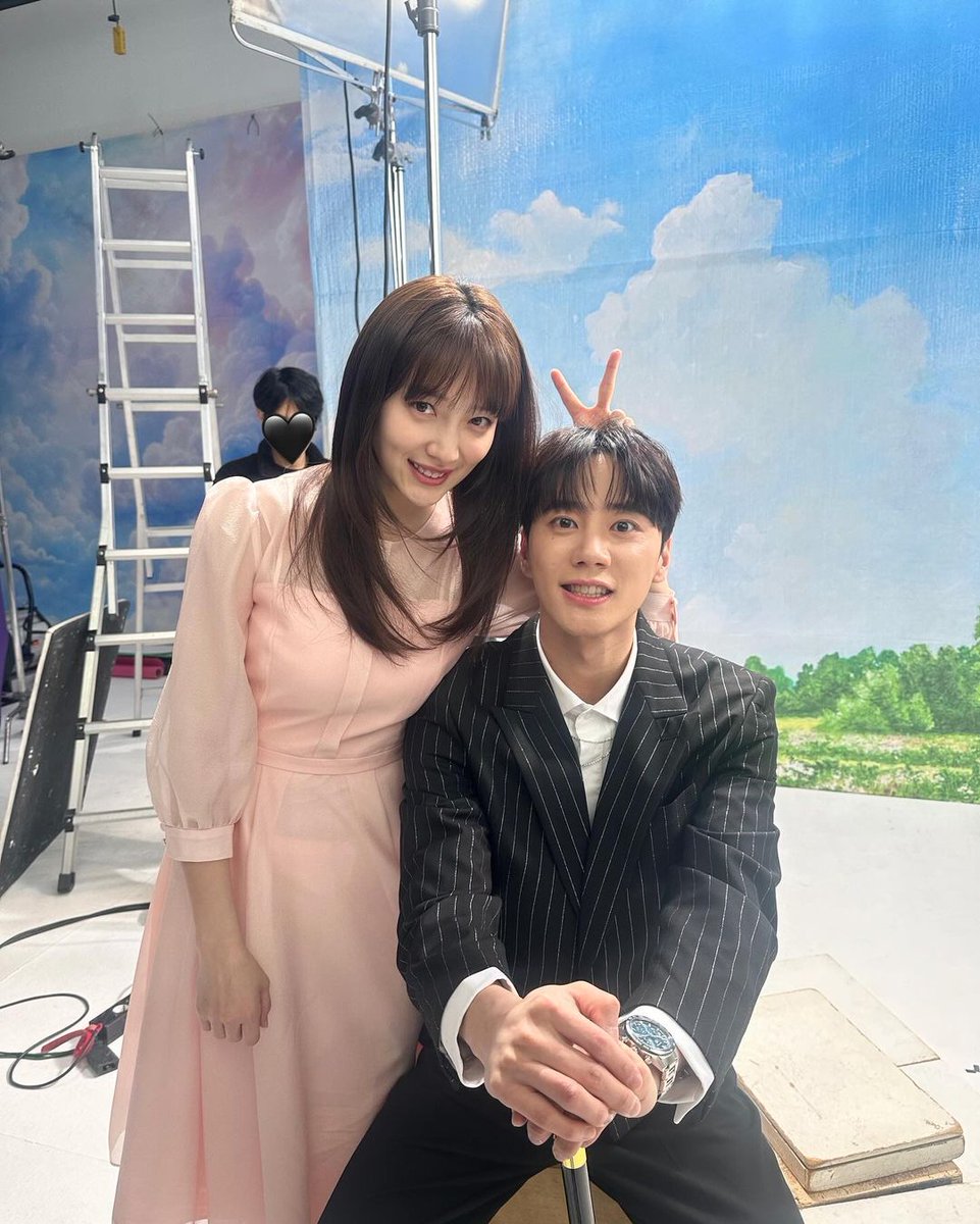 ssswong3's tweet photo. Happy 2nd anniversary! 🎉
#이준영 #LEEJUNYOUNG #표예진 #PyoYeJin #나대신꿈 #나는대놓고신데렐라를꿈꾼다 #DreamingofaFreakingFairyTale https://t.co/kXJ4o46C4f
