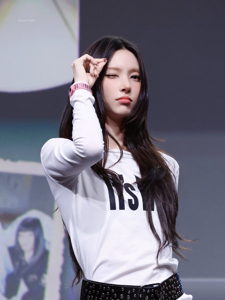 StarNvv's tweet photo. 260530  

#아일릿 #ILLIT #윤아 #YUNAH https://t.co/Dane4VrQNw