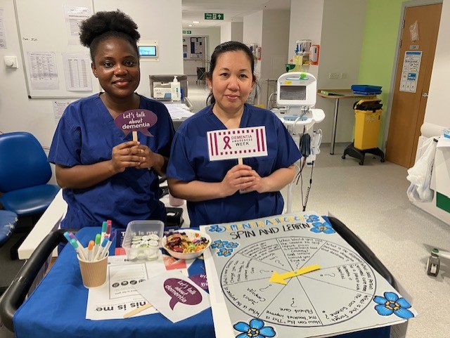 MTWnhs's tweet photo. We marked Dementia Awareness Week (18 to 25 May) with activities raising awareness of dementia:

👩‍🏫 Teaching trolley rounds
🍰 Memory cafés
🪴 A gardening group for patients on Ward 22 at Tunbridge Wells
👑 A reminiscence group focussed on the Royal Wedding. https://t.co/ckmWuMpUaR