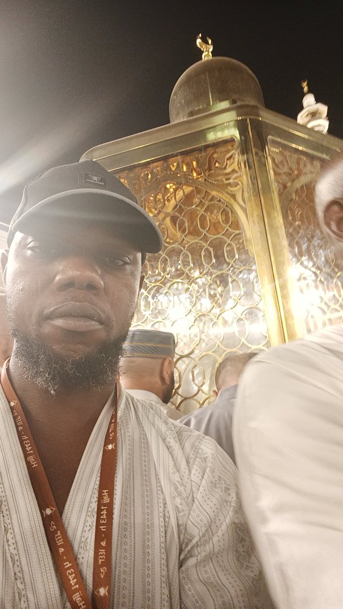 IdrisAOni1's tweet photo. My Tawāf last night had only two adhkār:

1. Lā ilāha illā Allāh waḥdahū lā sharīka lahū, lahū al-mulk wa lahū al-ḥamd wa huwa 'alā kulli shay'in qadīr.

2. Rabbi irḥamhumā kamā rabbayānī ṣaghīrā.

And at the end:

Alḥamdulillāhi Rabb al-'Ālamīn.

It was an emotional Tawāf for me. As I circled the Ka'bah, I recalled our final moments together, my childhood, the times we spent holding hands, eating together, resting under their care, and the countless sacrifices they made for me.

By the time I completed my Tawāf, my heart was full of gratitude, longing and du'ā'. I sincerely believe that this Tawāf was one of the most precious gifts I have ever offered to my parents.

Now, I have one more reason to desire returning to Makkah and performing more Tawāf: my parents.

May Allāh forgive them, shower them with His infinite mercy, widen and illuminate their graves, brighten their faces on the Day of Resurrection, elevate their ranks among the righteous, and reward them in the most beautiful ways.

Āmīn.