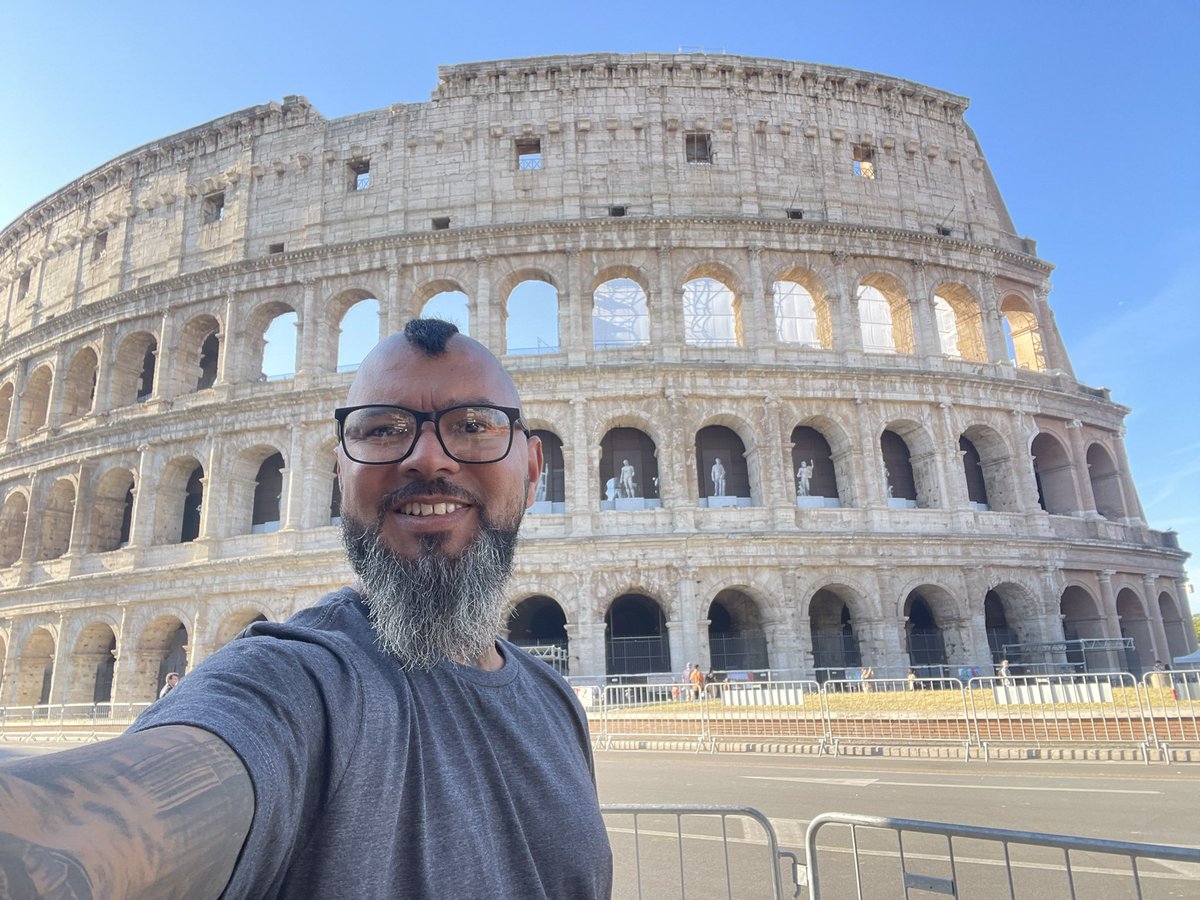 fototatuado's tweet photo. Hoje a rola veio visitar o Coleseo!! https://t.co/68w9hlVkZQ