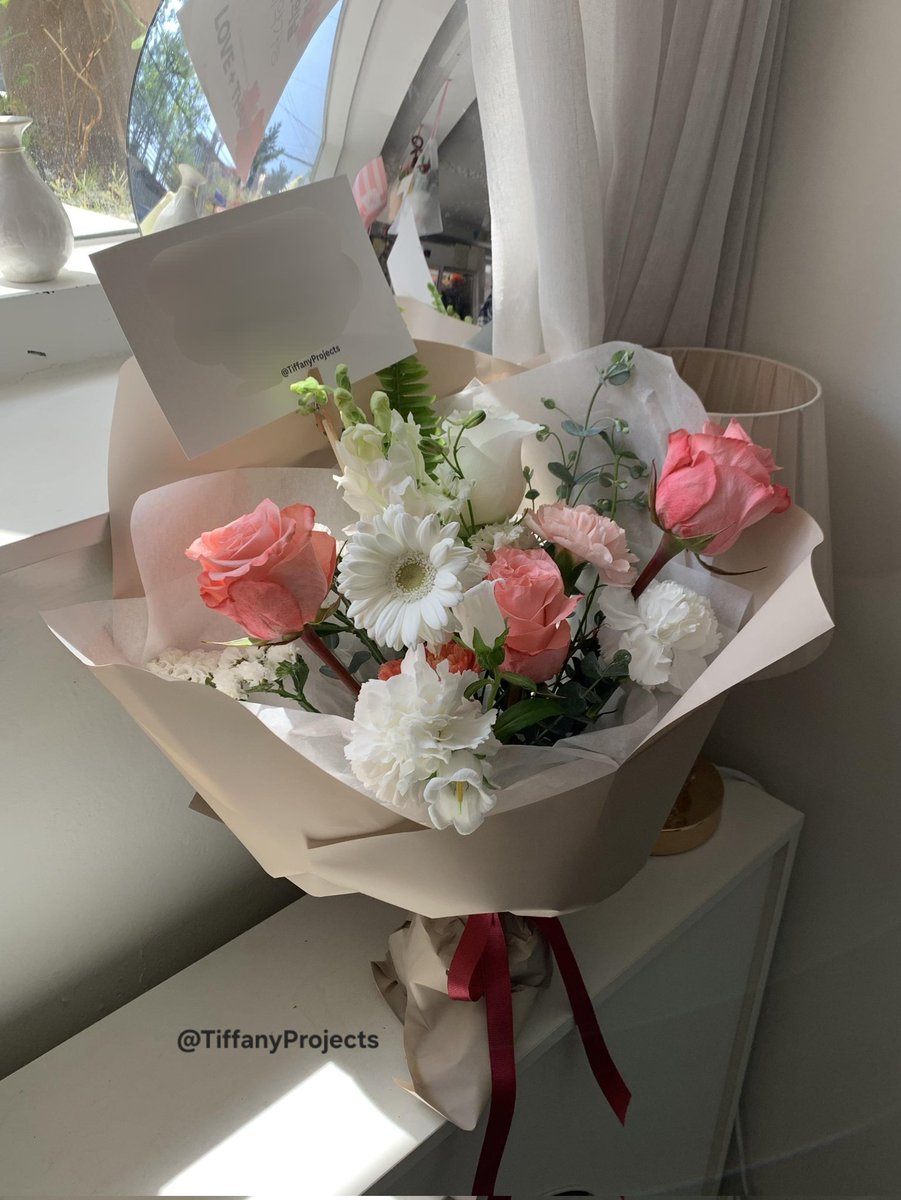 TiffanyProjects's tweet photo. To celebrate Tiffany Young's 10th anniversary, TiffanyProjects has sent gifts through Pacific Music Group Korea to congratulate her🩵

Thank you @tiffanyyoung for your constant presence all this time, let's keep walking on this journey together🩷

#TiffanyYoung #티파니영 #티파니 https://t.co/BmfcMsKJNe