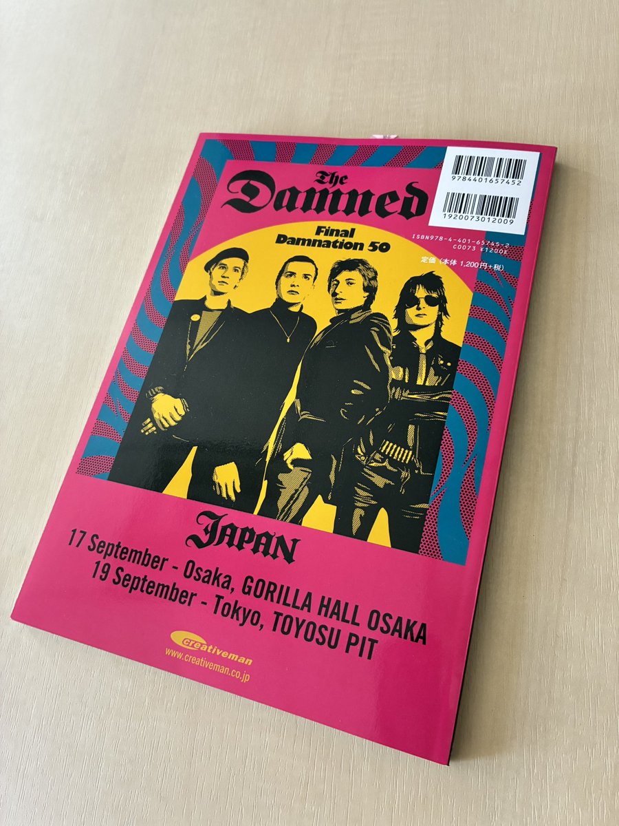 CMP_official's tweet photo. PUNK ROCK ISSUE Bollocksの裏表紙はダムド公演の広告です！
キャプテンのコラムも毎回読み応えあります！是非チェックを！ https://t.co/a4549hXv13