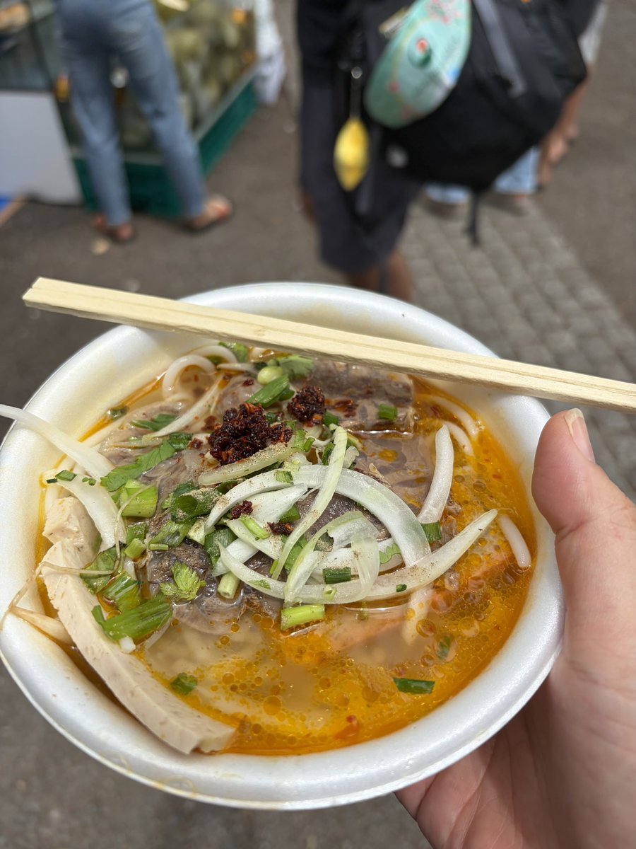 AB2_4946's tweet photo. ベトナム🇻🇳フェス行ってきた！
この汁なしフーティウてのは初めて食べたけど美味しかった‼️バインミー大好き　色んなお店で3本買った😂 https://t.co/VM64xlJ8yZ