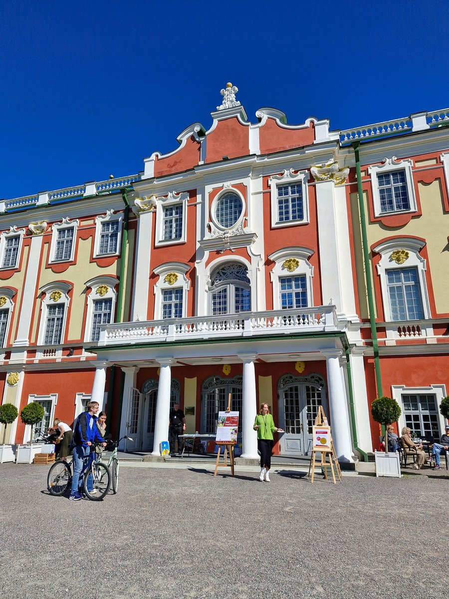 mikkhe's tweet photo. Kesäinen Kadriorg on tallinnalaisten yhteinen vihreä olohuone: niin kaunis, ja täynnä elämää ja tunnelmaa. Oletko käynyt?
#tallinna #viro #eesti #tallinn 🇫🇮💙🇪🇪 https://t.co/bdFbr1gO7o