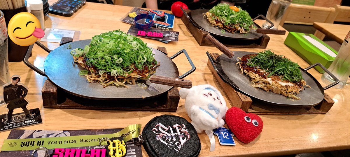 micco_besty's tweet photo. 物販2時間並んで💦今からランチ➰😋🍴💕SKY-HI楽しみ〰️〰️😆👍❤
#SKYHITOUR2026 https://t.co/4jDgPTum0q