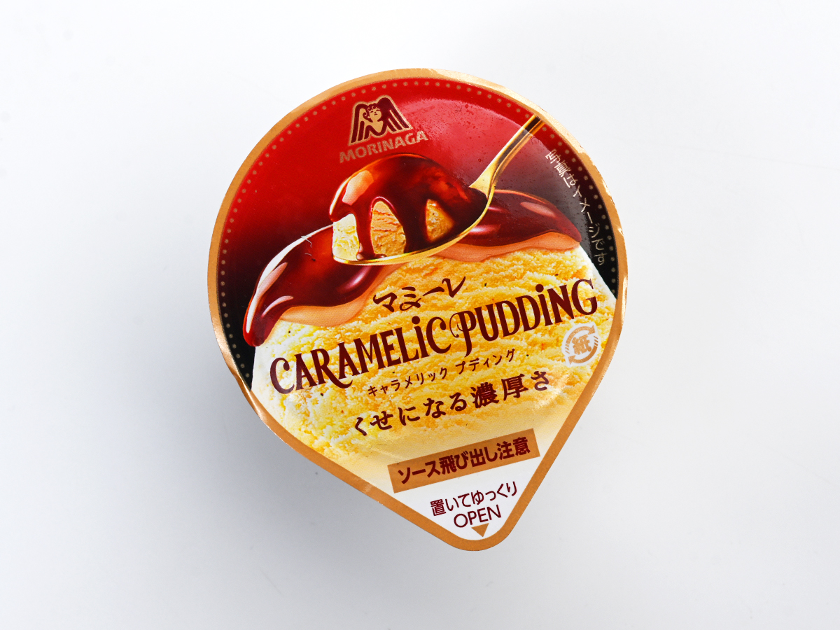 icemania's tweet photo. 逆さ厳禁・飛び出し注意レベルの“つゆだく”っぷり!!🍮

森永製菓『マミーレ キャラメリックプディング』

冷凍でも凍らないキャラメルソースをすくうと、とろっとろ！卵感のあるカスタードアイスのプリン感に、ほろ苦キャラメルたっぷり。ホワイトチョコをパリッと割って混ぜ絡めて食べる体験型アイス！

プリン好きには見逃せない🍮開発4年＆特許製法！森永製菓の本気作。価格：321円（税込）