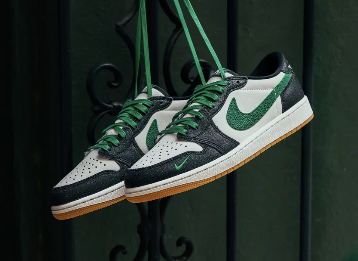 JustFreshKicks's tweet photo. DETAILED LOOK: Air Jordan 1 Low OG "Pine Green" (2026) 🌲 https://t.co/TQfZQxMW9k