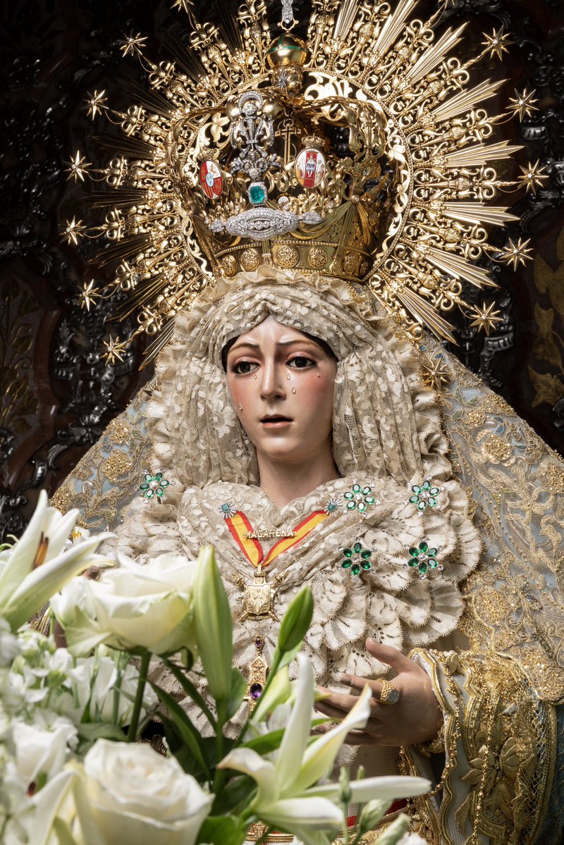 Balongo_rbb's tweet photo. El 31 de Mayo la Giralda soberana vistió blanca mantilla, repicando sus campanas por la Reina de Sevilla.

#EsperanzaMacarena #AniversarioMacareno 

@Randofer94 https://t.co/cZuqpVOouA
