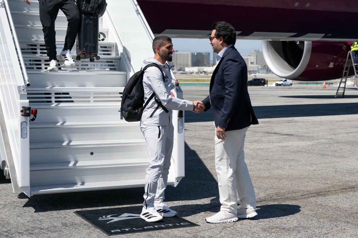 NadeebQa's tweet photo. فالكم التوفيق في كأس العالم 🇶🇦

بعثة منتخبنا الوطني تصل الولايات المتحدة الأمريكية 🇺🇸 استعدادًا للمشاركة المونديالية الثانية 🏆⚽️ وفي استقبالها سعادة الشيخ مشعل بن حمد آل ثاني سفير دولة قطر لدى الولايات المتحدة

#نديب_قطر | #قطر 🇶🇦 https://t.co/iACa4OmTlu