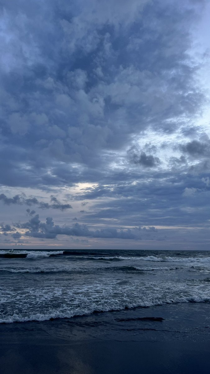 nraafterdark's tweet photo. by 'taking a break’

i literally mean going to the beach and just chilling🌊✨ https://t.co/w2Bq0SmI7G