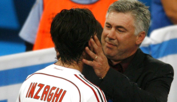sepakbolatribun's tweet photo. "Salah satu cerita favorit saya terjadi saat menghadiri sesi latihan terakhir menjelang final Liga Champions melawan Liverpool di Athena pada tahun 2007.

Saat itu, Pippo Inzaghi yang menjadi striker utama Milan tampil sangat buruk di latihan. Dia kesulitan mengontrol bola dan hampir selalu kehilangan bola. Di sisi lain, kami memiliki striker hebat lainnya, Alberto Gilardino, yang baru saja mencetak gol di semifinal melawan Manchester United.

Ketika saya berdiri di pinggir lapangan bersama Carlo Ancelotti dan melihat Inzaghi terus kehilangan bola, saya berkata kepadanya:
"Kenapa tidak memainkan Gilardino saja? Kondisinya terlihat jauh lebih baik daripada Inzaghi."

Carlo hanya menjawab:
"Inzaghi itu pemain yang unik. Bisa jadi besok adalah malamnya."

Dan benar saja, keesokan harinya Inzaghi mencetak dua gol di final.

Pelatih lain mungkin akan memilih Gilardino setelah melihat performanya di semifinal dan penampilannya yang lebih baik di latihan. Apalagi Gilardino bukan pemain sembarangan, dia adalah pemain penting bagi tim.

Carlo juga mengakui bahwa Inzaghi memang sedang tidak bermain bagus. Namun, dia merasa bahwa semuanya bisa berubah dalam satu pertandingan. Dia punya firasat.

Beberapa waktu kemudian, Ancelotti berkata kepada saya: "Setelah 30 tahun berkecimpung di dunia sepak bola, saya sudah mengembangkan insting untuk hal-hal seperti ini, dan saya belajar untuk mempercayainya."

— Adriano Galliani, mantan wakil presiden AC Milan.

📖Quiet Leadership karya Ancelotti.