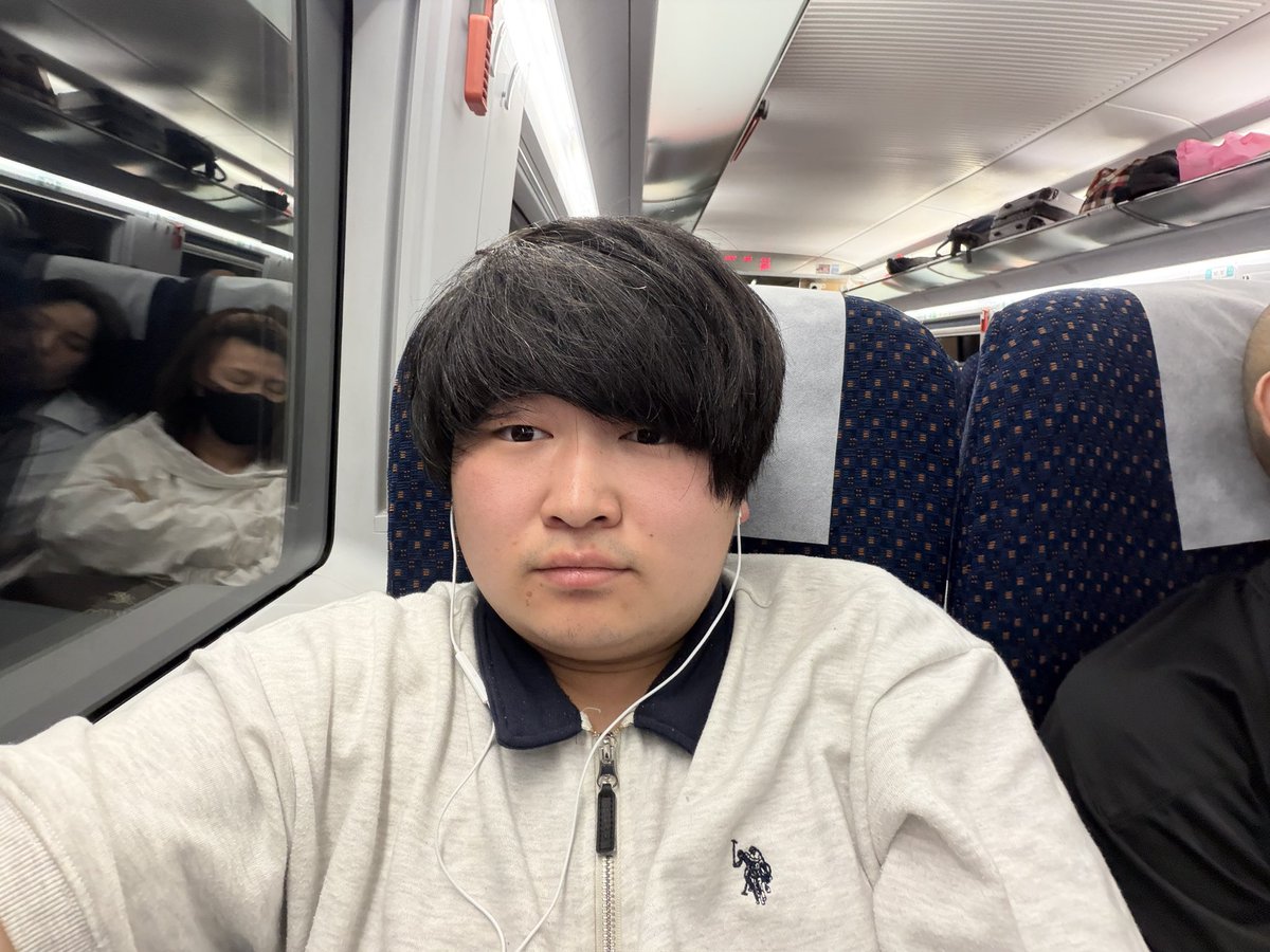 285taina's tweet photo. 桂林西⇒広州南
地味に初めてのCRH3Cにて、移動します！

ドイツのICE3がベース
無理矢理車体を広げてるので、座席はかなり窮屈です。 https://t.co/fiC40K5oS6