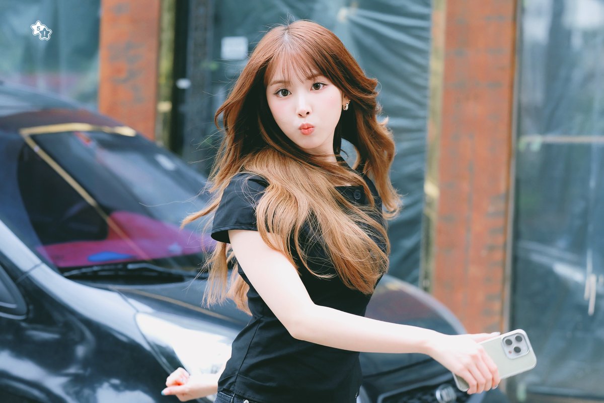 Factorial_5's tweet photo. 260527 HQ

#엔믹스 #NMIXX #지우 #JIWOO https://t.co/hTfVJuXq6L
