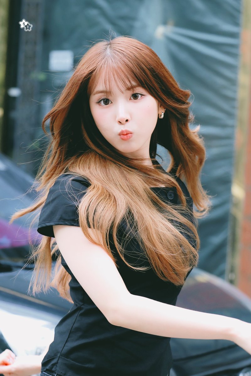 Factorial_5's tweet photo. 260527 HQ

#엔믹스 #NMIXX #지우 #JIWOO https://t.co/hTfVJuXq6L