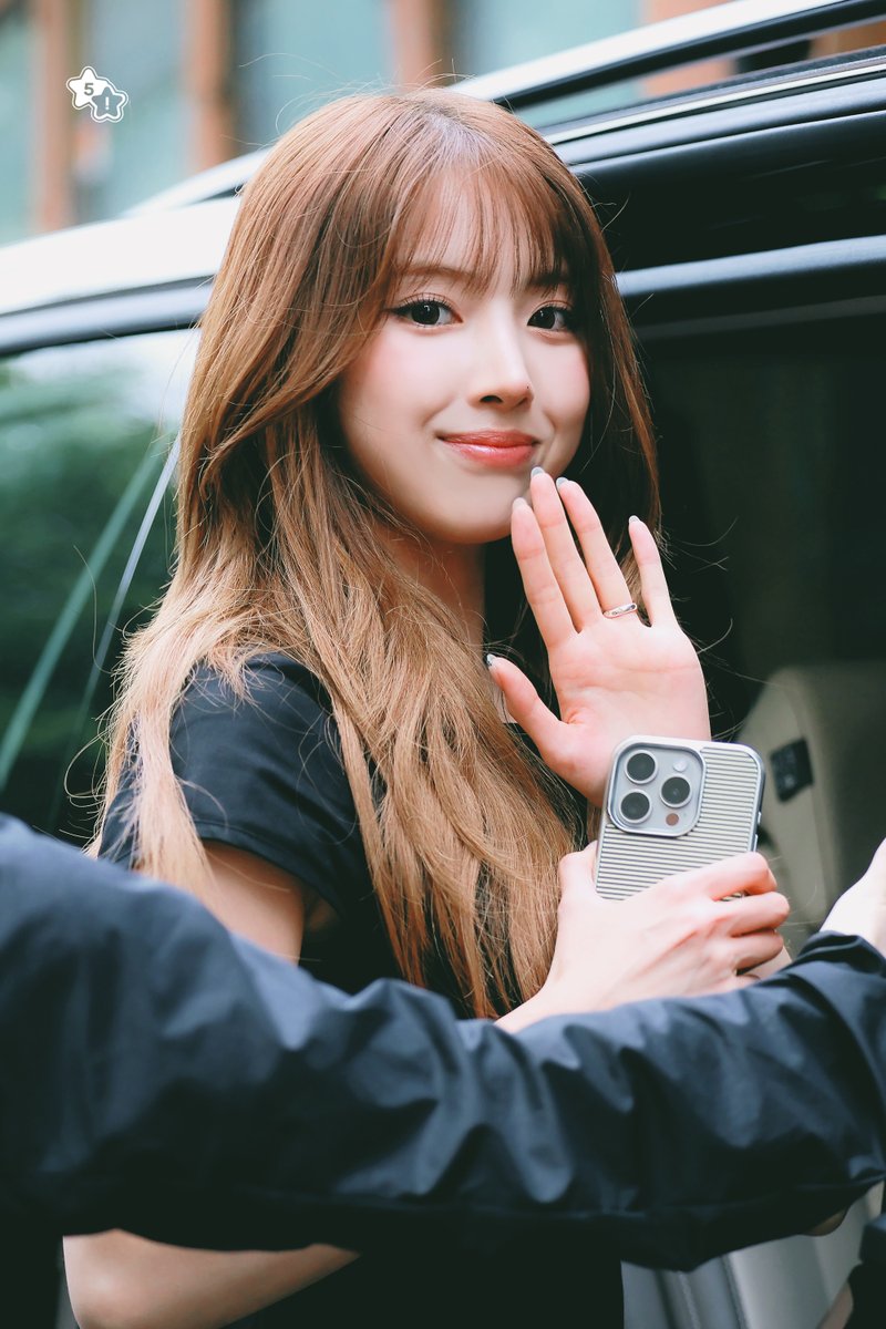 Factorial_5's tweet photo. 260527 HQ

#엔믹스 #NMIXX #지우 #JIWOO https://t.co/dCuGklNhfd