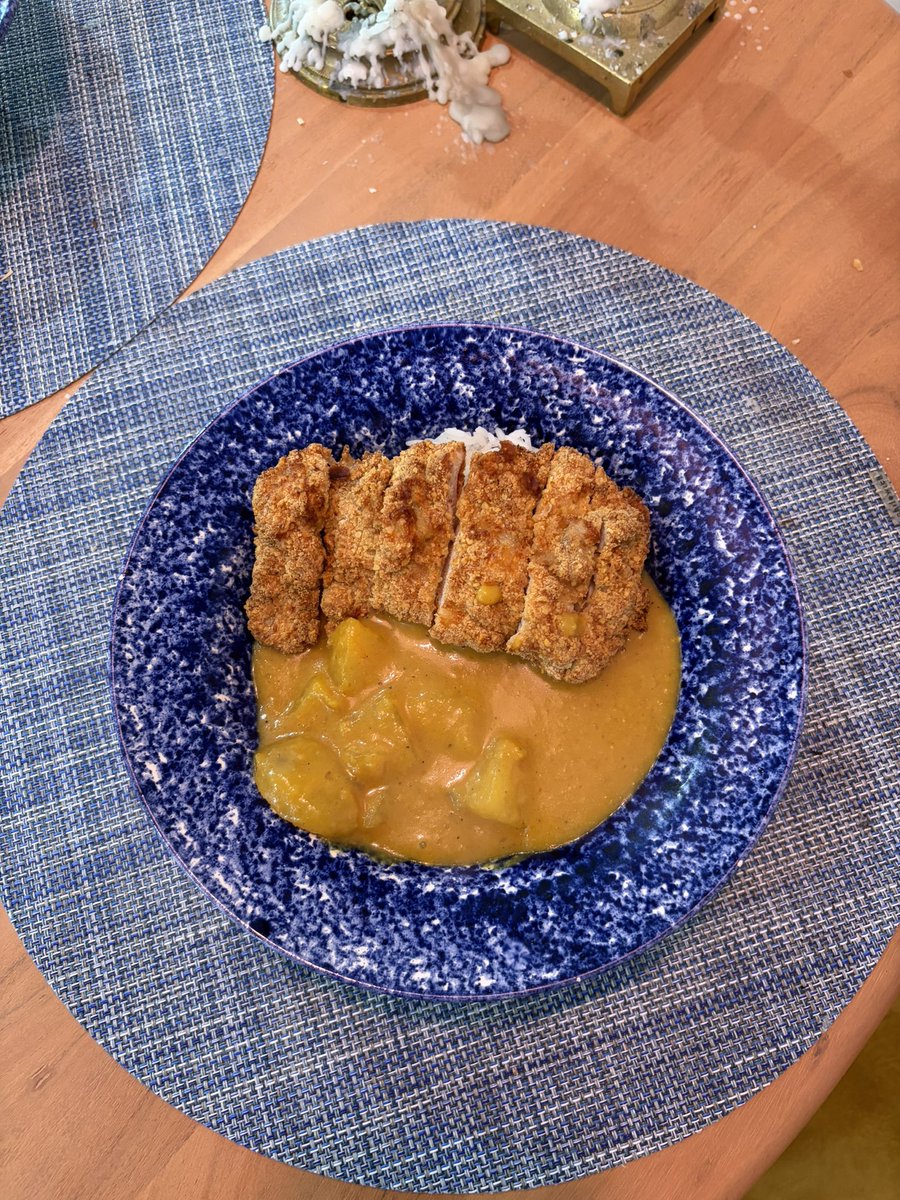 PhilipMyBrother's tweet photo. We lost, chicken katsu curry https://t.co/EonulcP51v